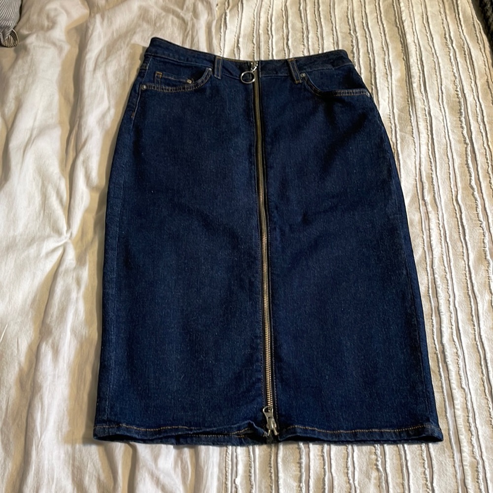 H&M denim skirt, dark blue(size 6)